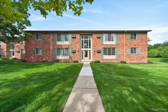 Building Photo - 454 Romeo Rd