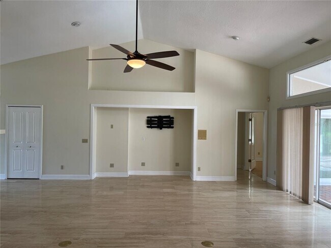 Foto del edificio - 12102 Crescent Cove Ct