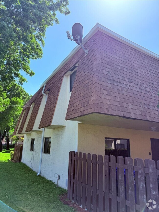 Building Photo - 109 San Remo Blvd