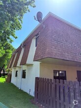 Building Photo - 109 San Remo Blvd