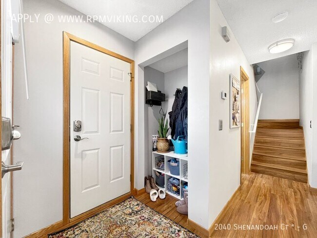 Building Photo - 2 Bed 1.5 Bath with 1 Car Garage Townhome