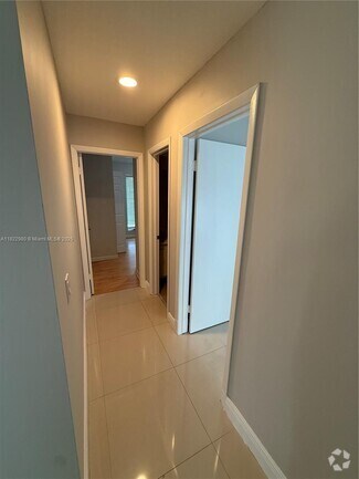 Building Photo - 9286 SW 146th Ct