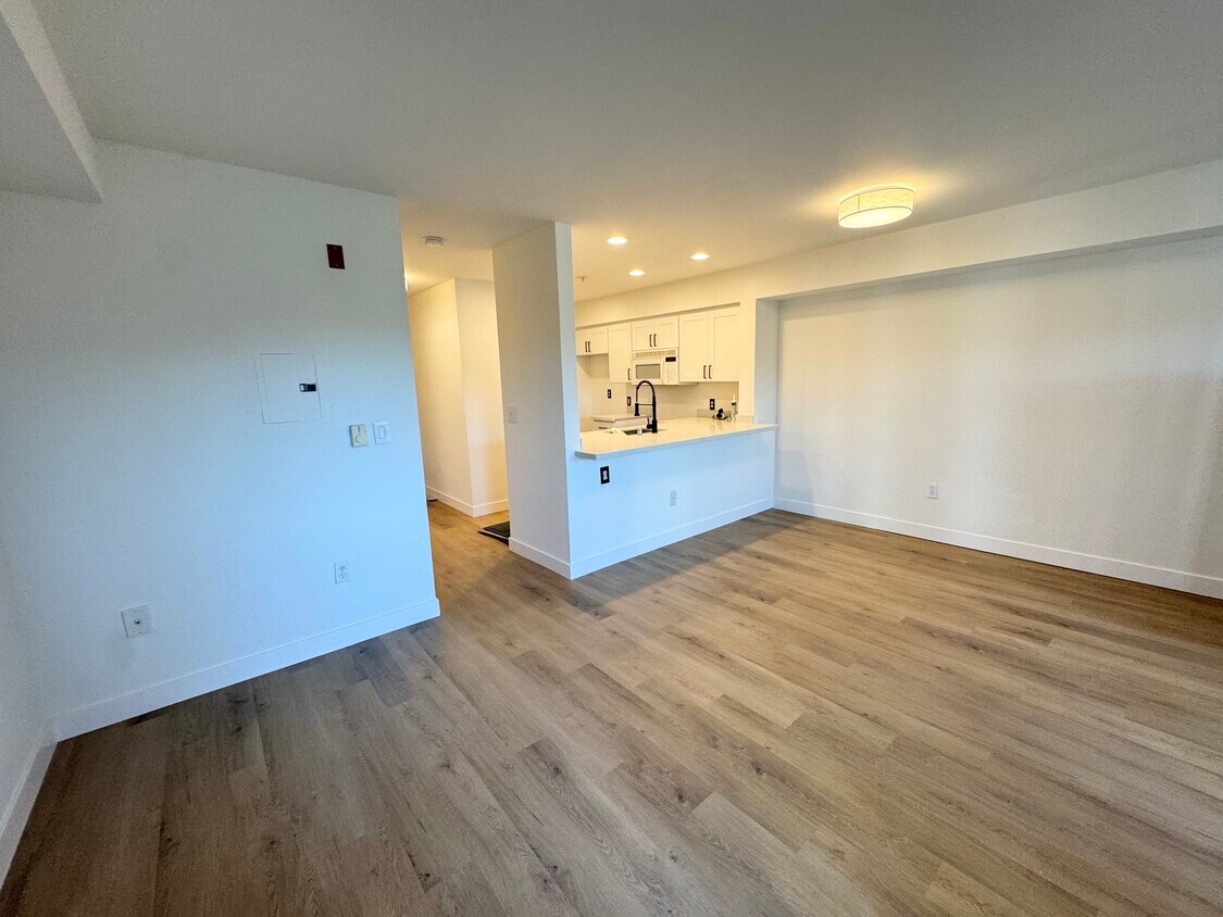 Foto principal - 2530 15th Ave W