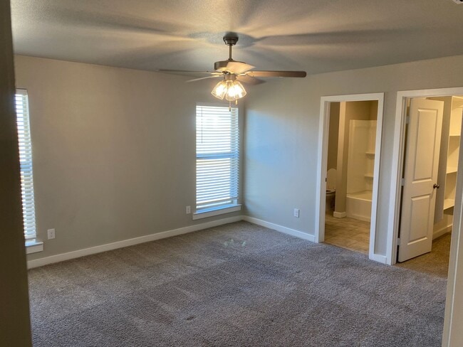 Building Photo - Beautiful Custom Brick Home 3 bed/ 2 bath/ 2 car garage Open Concept with spacious backyard locat...