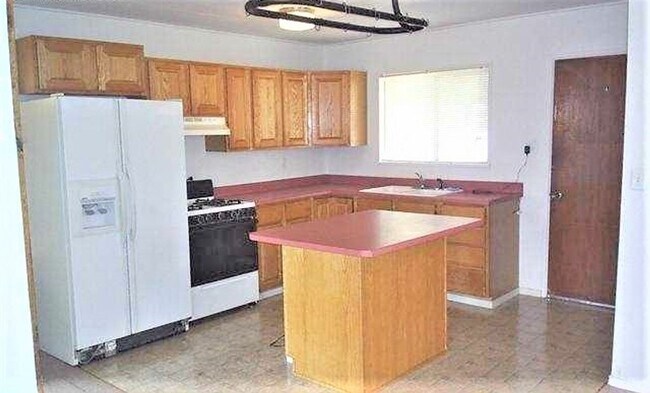 Foto del edificio - $1742 | 3BR/1BA | Cute Dog Friendly Home f...