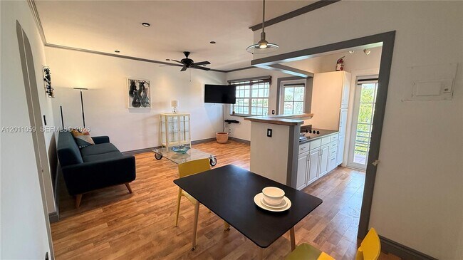 Foto del edificio - 8600 Byron Ave