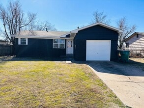 Building Photo - 3332 SW 47th St