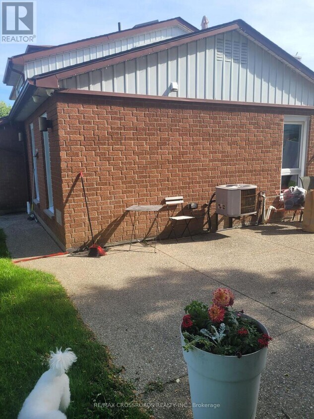 Building Photo - 36 Caverley Dr
