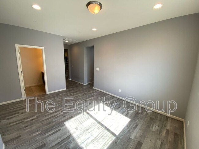 Foto del edificio - 2422 W Allen Ave