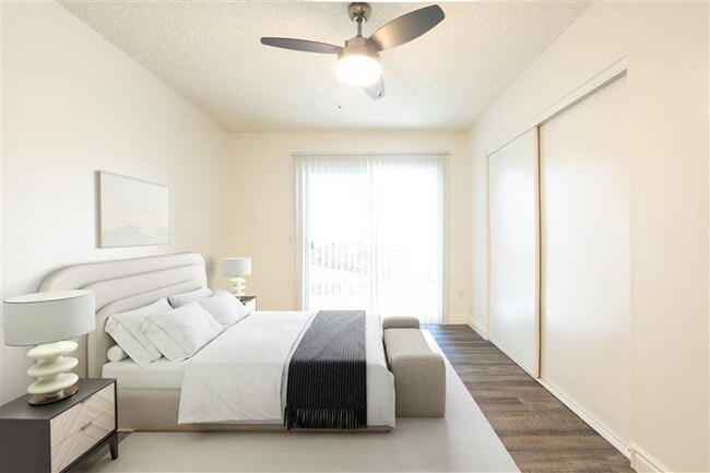 Foto del edificio - 1130 Meadow Lake Dr