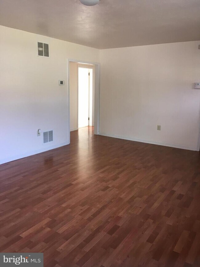 Building Photo - 405 Brower St