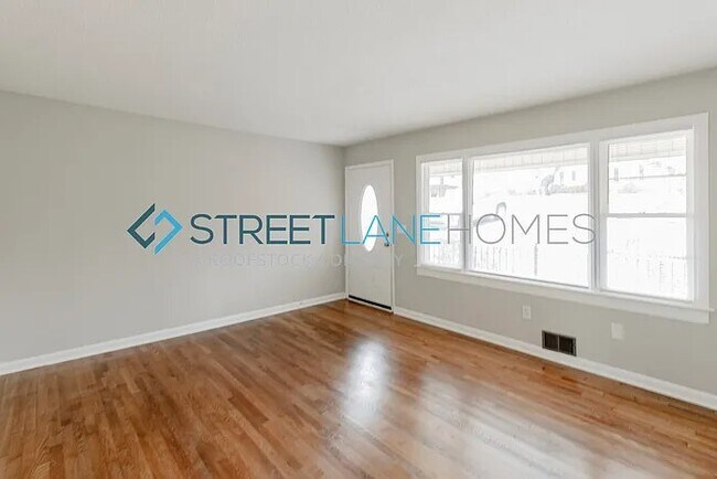 Building Photo - 718 Park Rd