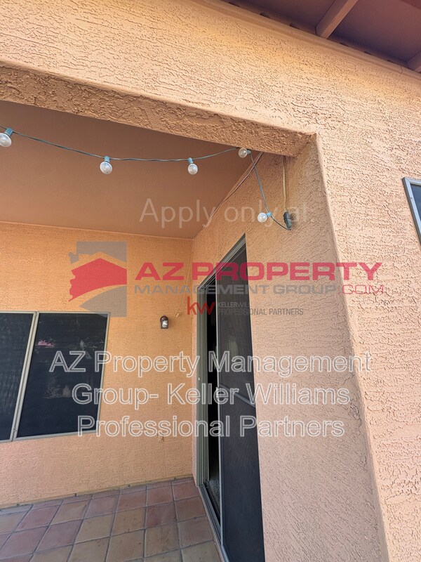 Foto del edificio - 15745 W Latham St