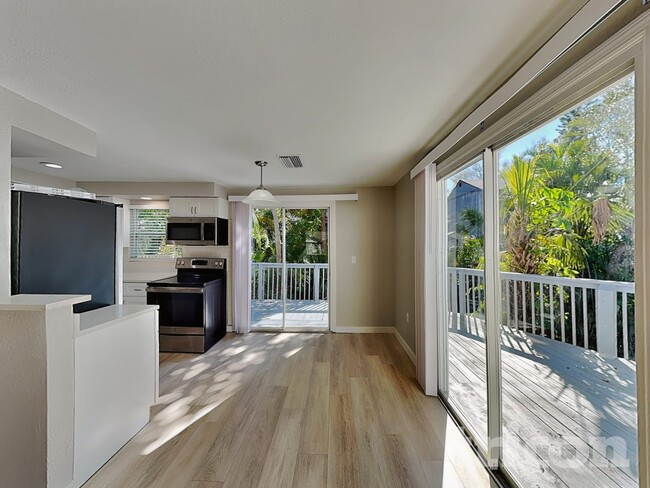 Building Photo - 2852 Nassau St