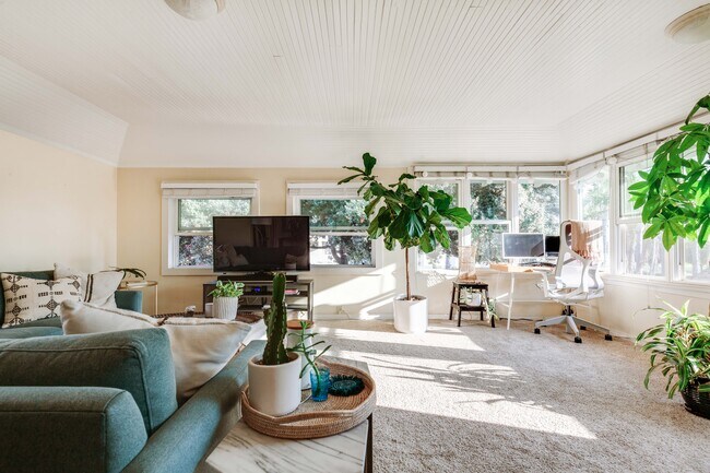 Foto del edificio - 129 Ocean Park Blvd