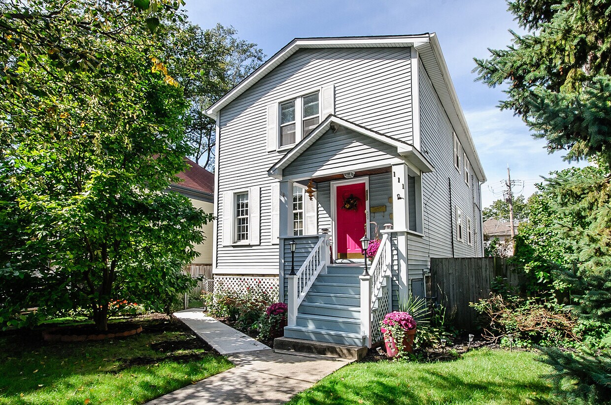 Primary Photo - 111 Des Plaines Ave