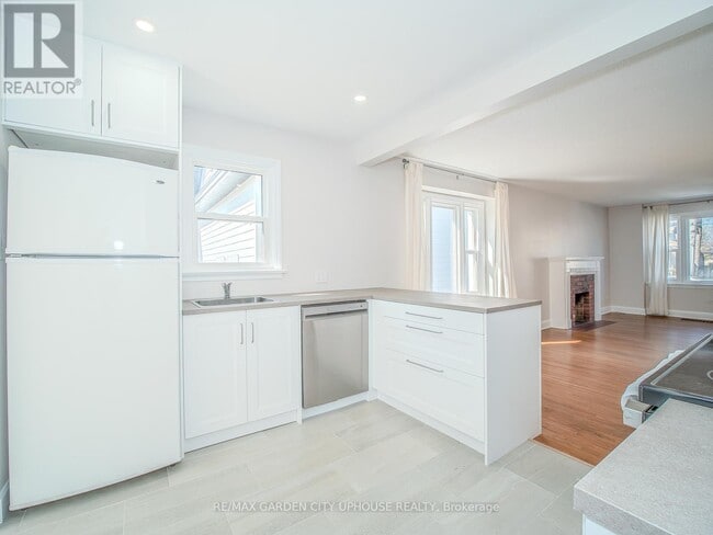 Building Photo - 167 Dalhousie Ave