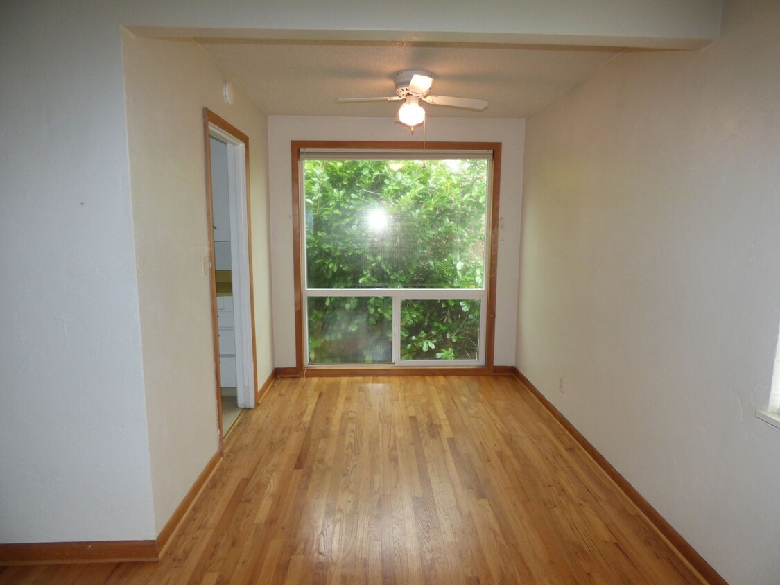 Primary Photo - 955 Fir St S