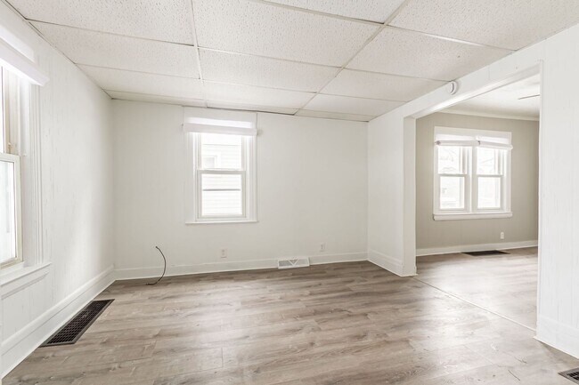 Building Photo - 3-Bed 2-Bath Single Family Home For Rent