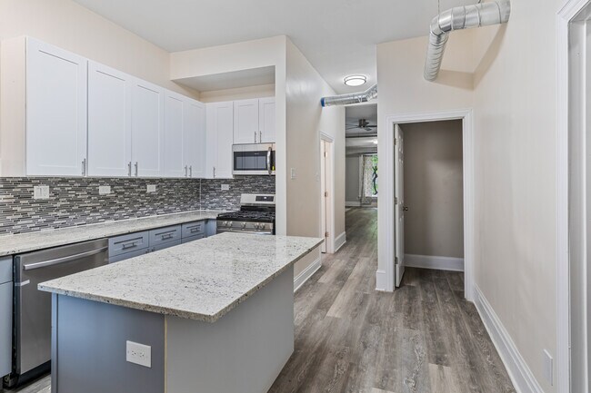 Foto del edificio - 1345 N Maplewood Ave
