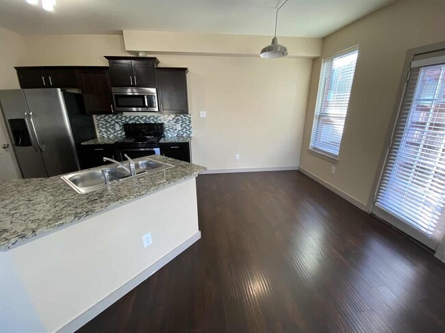 Building Photo - 3605 Valley Vista Dr