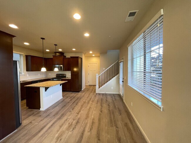 Foto del edificio - *$200 off!!* Beautiful Home Located in the...