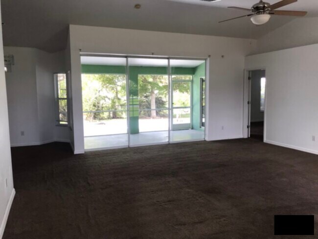 Building Photo - Fenced Yard, Lawn Care Included!!