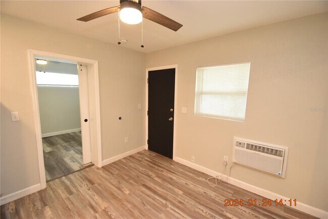 Building Photo - 419 Stremma Rd