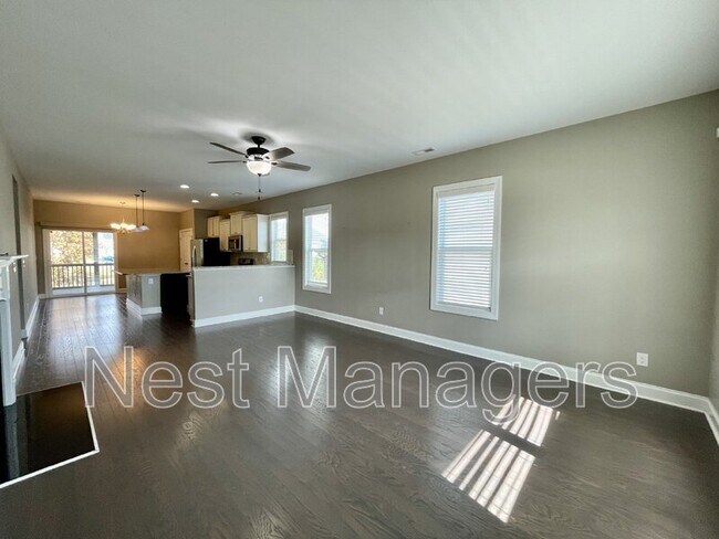 Foto del edificio - 385 Falls Creek Dr