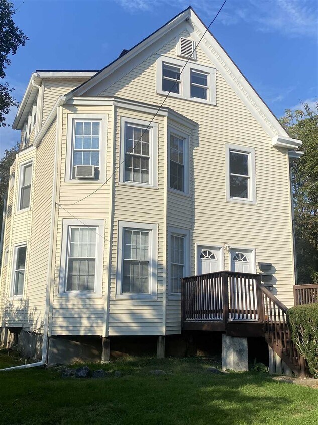 Primary Photo - 19 E Cedar St