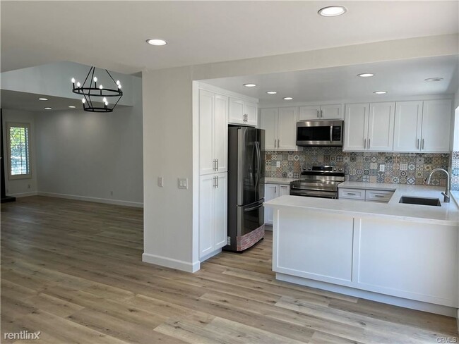 Building Photo - 3 br, 2.5 bath Condo - 9 Dragonfly # 15