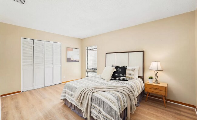 Building Photo - "Tranquil Oasis 3/2.5 Condo in coveted loc...