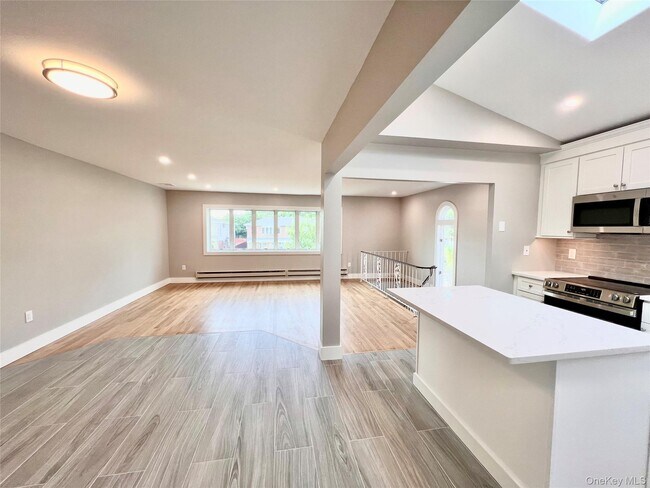 Foto del edificio - 155-12 Locke Ave