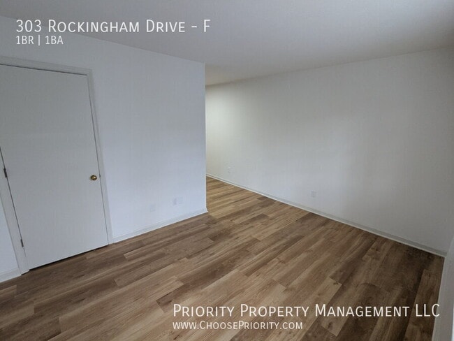 Foto del edificio - 303 Rockingham Dr