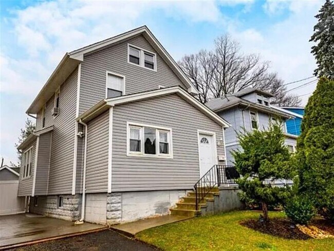 Building Photo - Roselle Homes