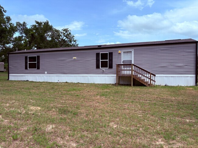 Building Photo - 595 FM 3228