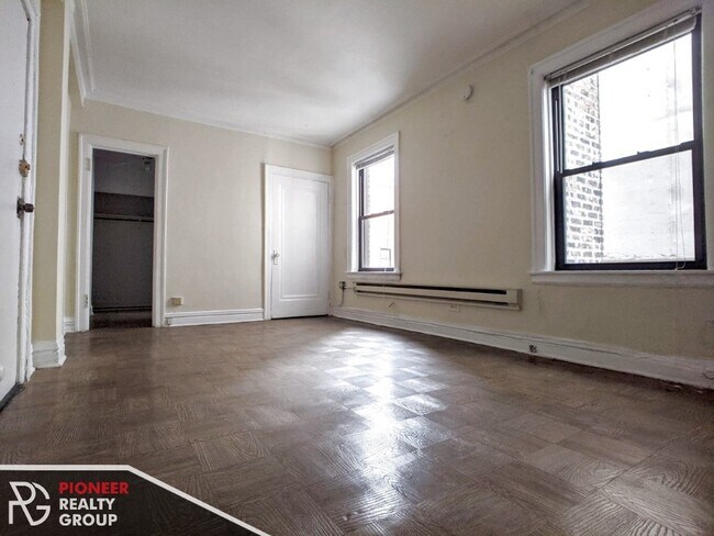 Building Photo - Gold Coast studio, pet friendly