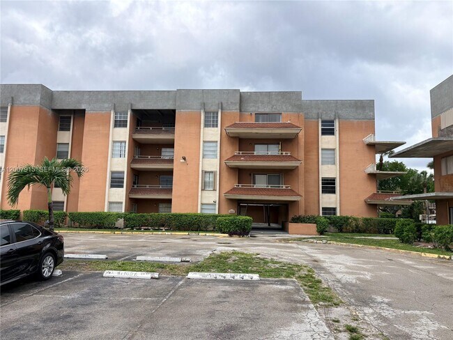 Foto del edificio - 17600 NW 68th Ave