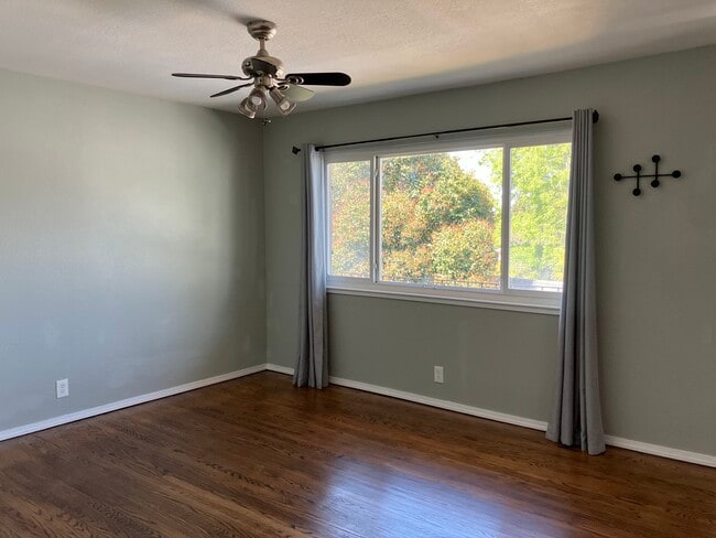 Building Photo - 945 40th St