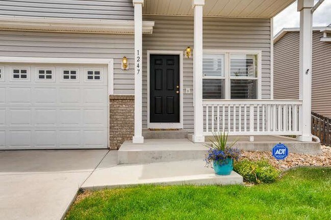 Building Photo - 1247 Monarch Dr