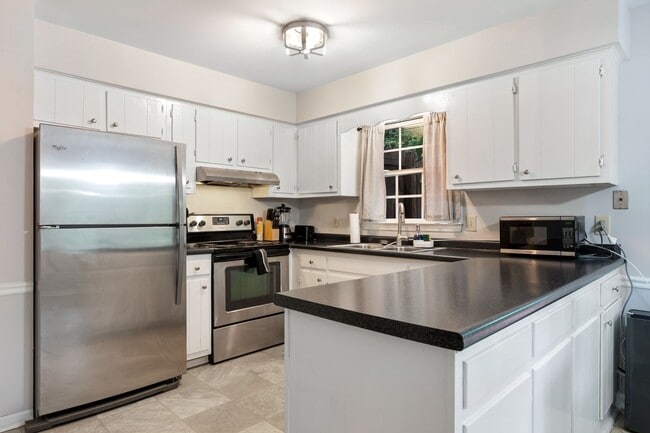 Building Photo - 6716 Glendower Rd