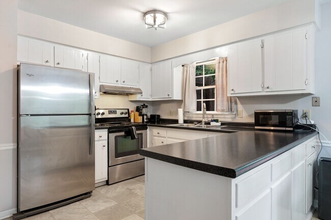 Foto del edificio - 6716 Glendower Rd