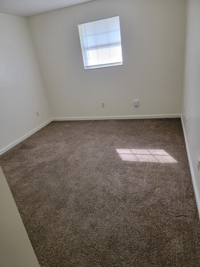 Building Photo - 8493 Shawn Ridge Dr