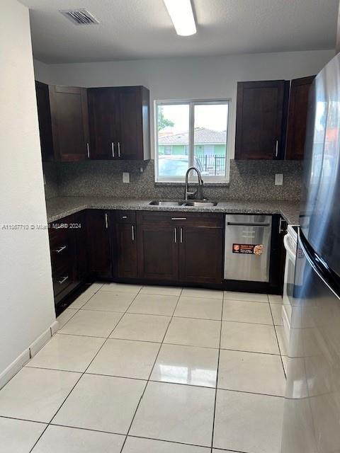 Foto del edificio - 3167 SW 26th St