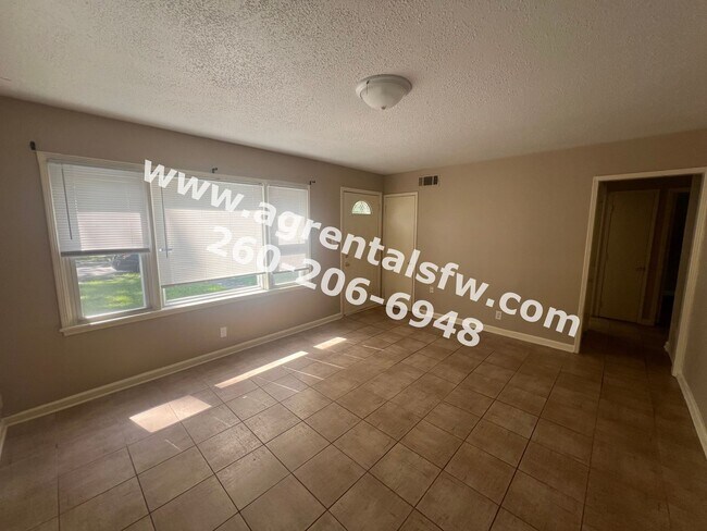 Building Photo - 2 Bedroom House