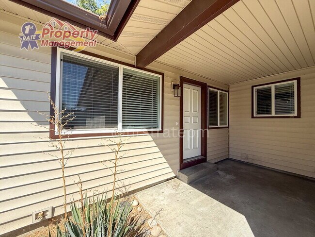 Foto del edificio - 887 N Mercer St