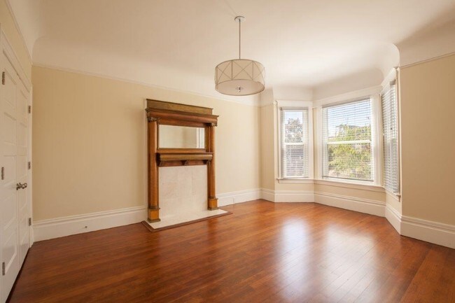 Building Photo - 257 S Van Ness Ave
