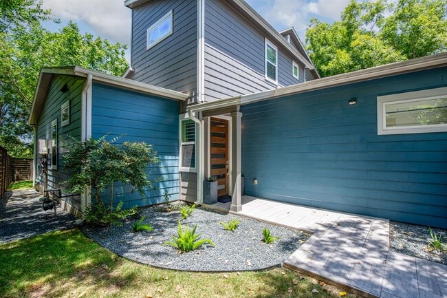 Building Photo - 1730 Bunche Rd