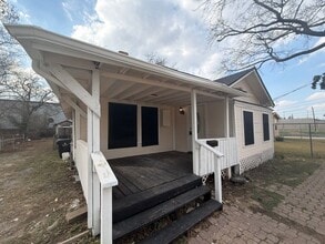 Building Photo - 121 N Spooner St