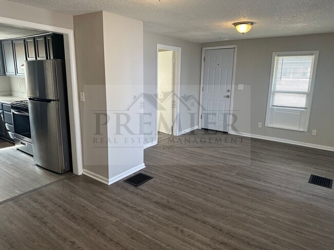Building Photo - Cute 2 bedroom / 1 bath rehabbed home - wa...